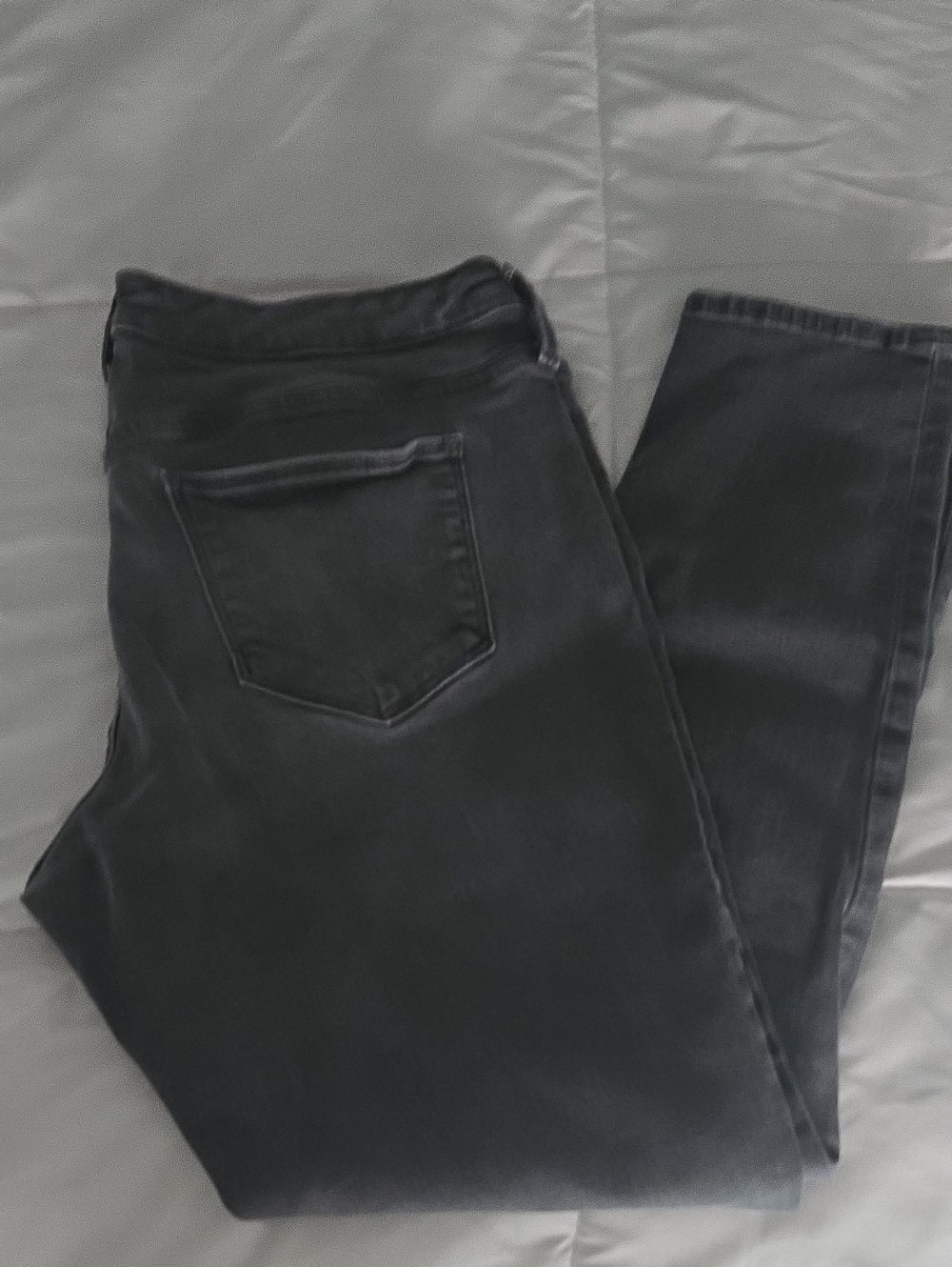 Universal Women's Skinny Jeans in Gray